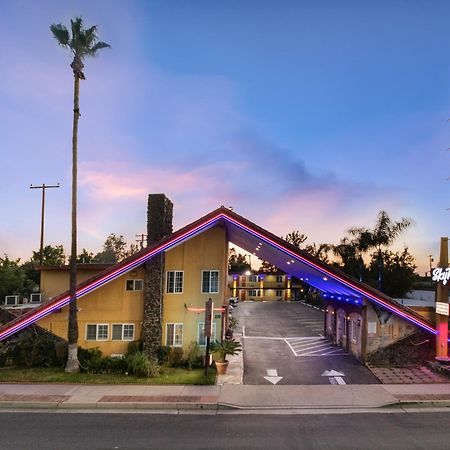 Sky Palm Motel - Orange Exterior photo
