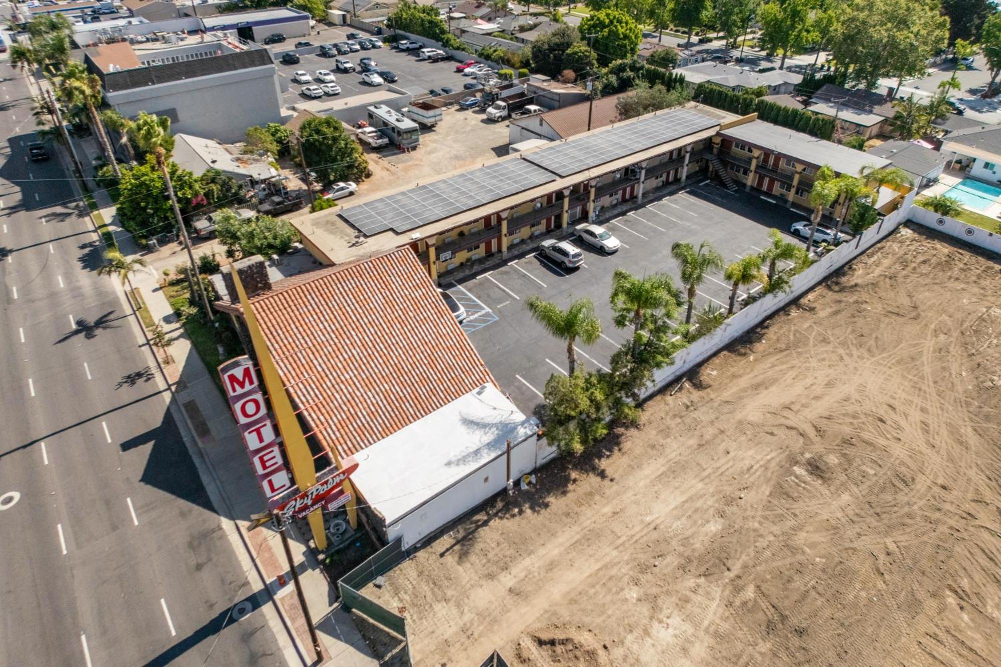 Sky Palm Motel - Orange Exterior photo