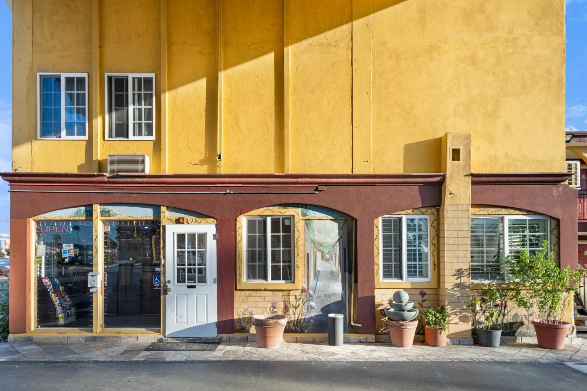 Sky Palm Motel - Orange Exterior photo
