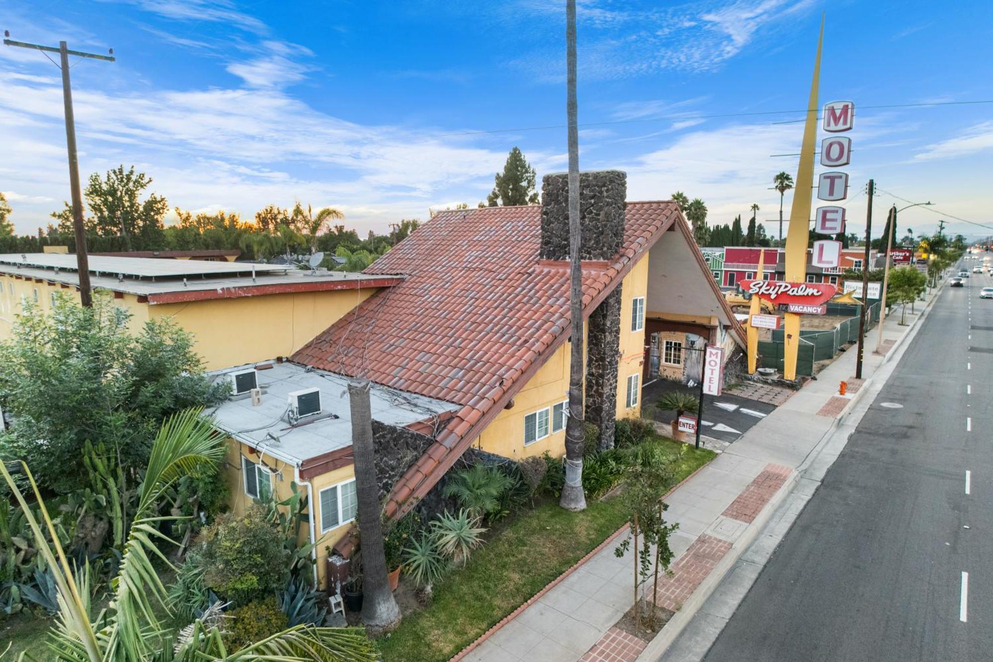 Sky Palm Motel - Orange Exterior photo