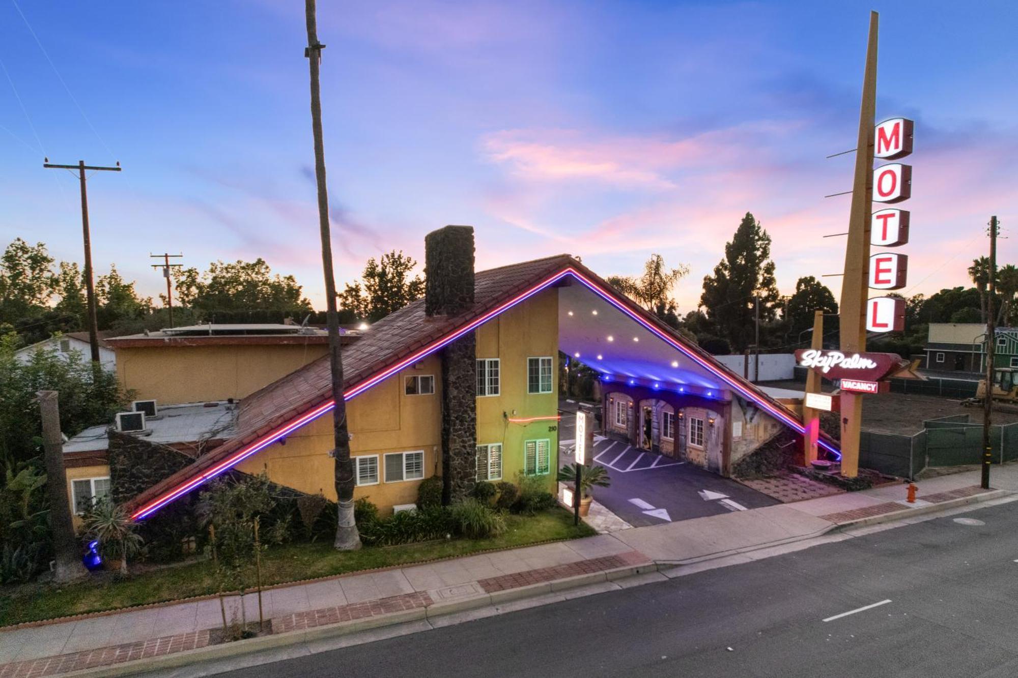 Sky Palm Motel - Orange Exterior photo