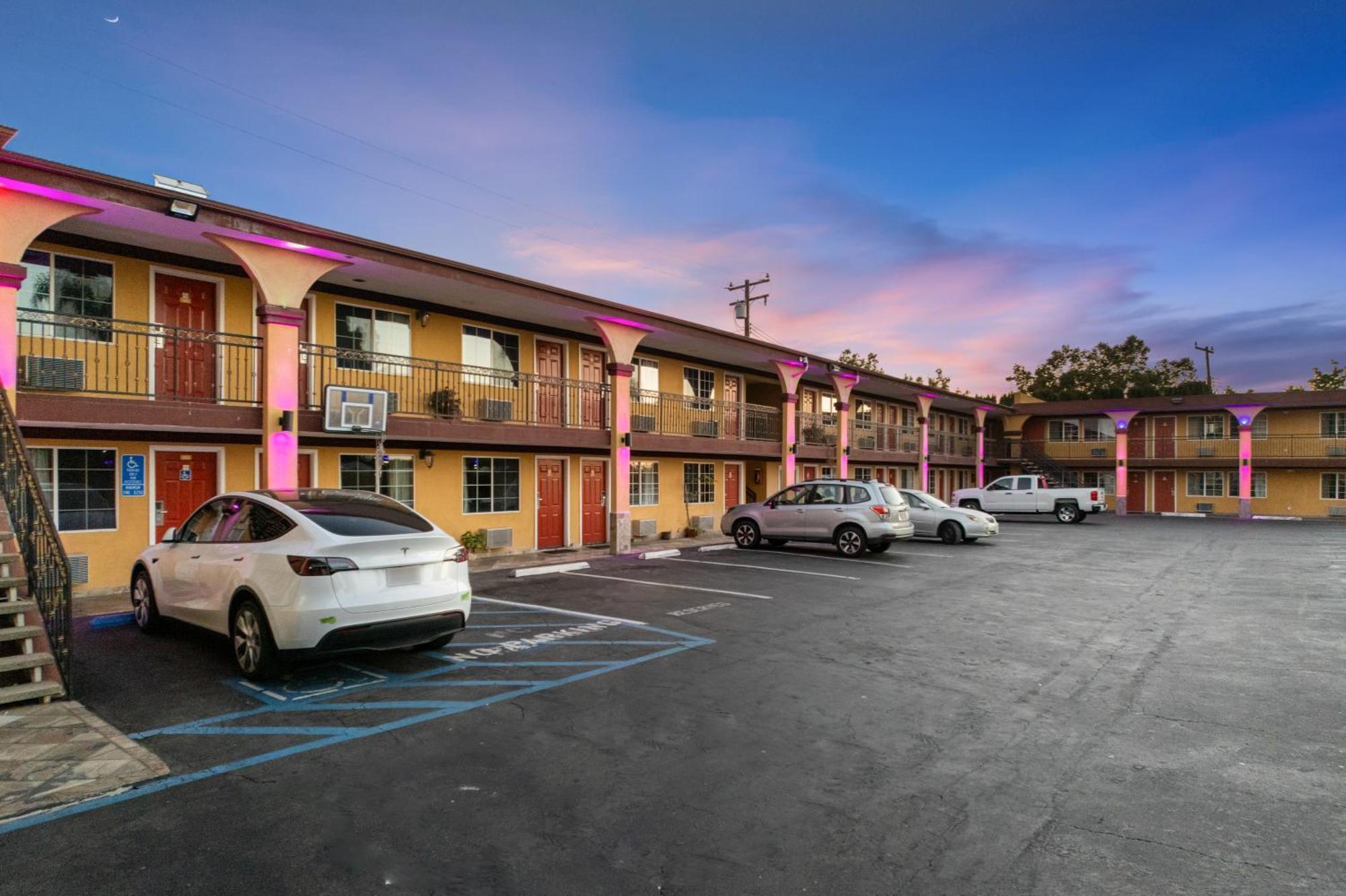 Sky Palm Motel - Orange Exterior photo