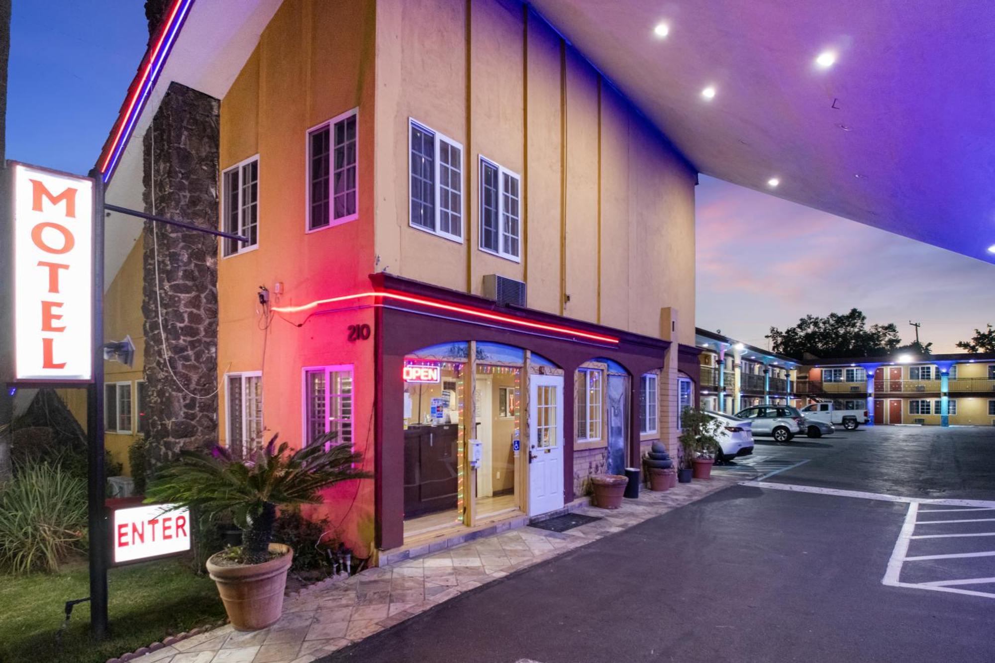 Sky Palm Motel - Orange Exterior photo