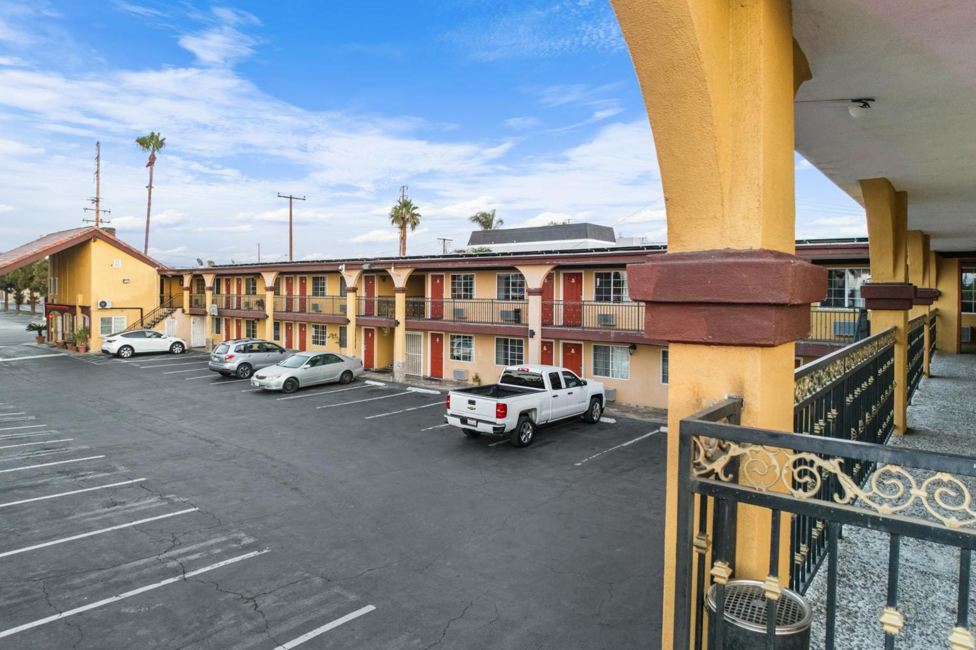 Sky Palm Motel - Orange Exterior photo