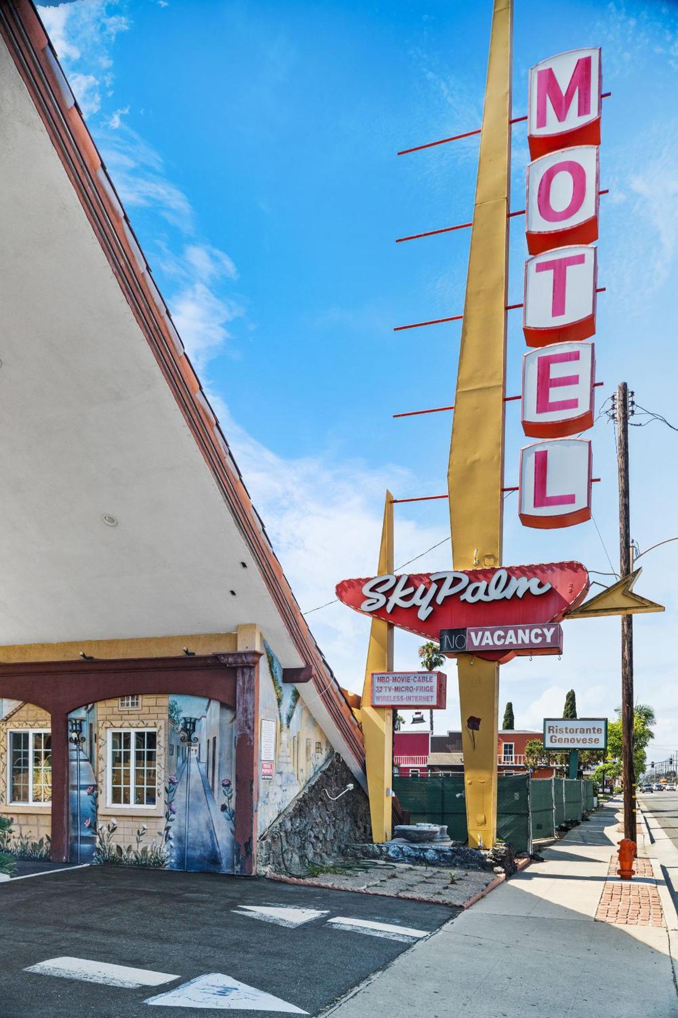 Sky Palm Motel - Orange Exterior photo